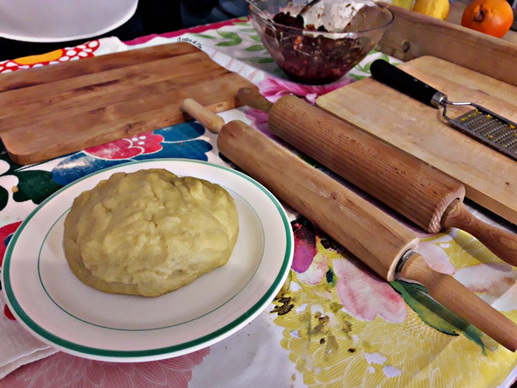 Impasto a riposo della frolla all'olio delle pastatelle di Conversano (Ba)