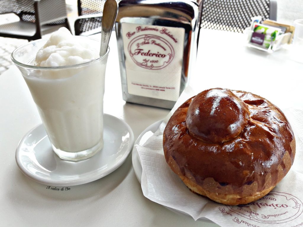 'A muzzunata, granita alle mandorle tipica di Lamezia Terme (Cz)