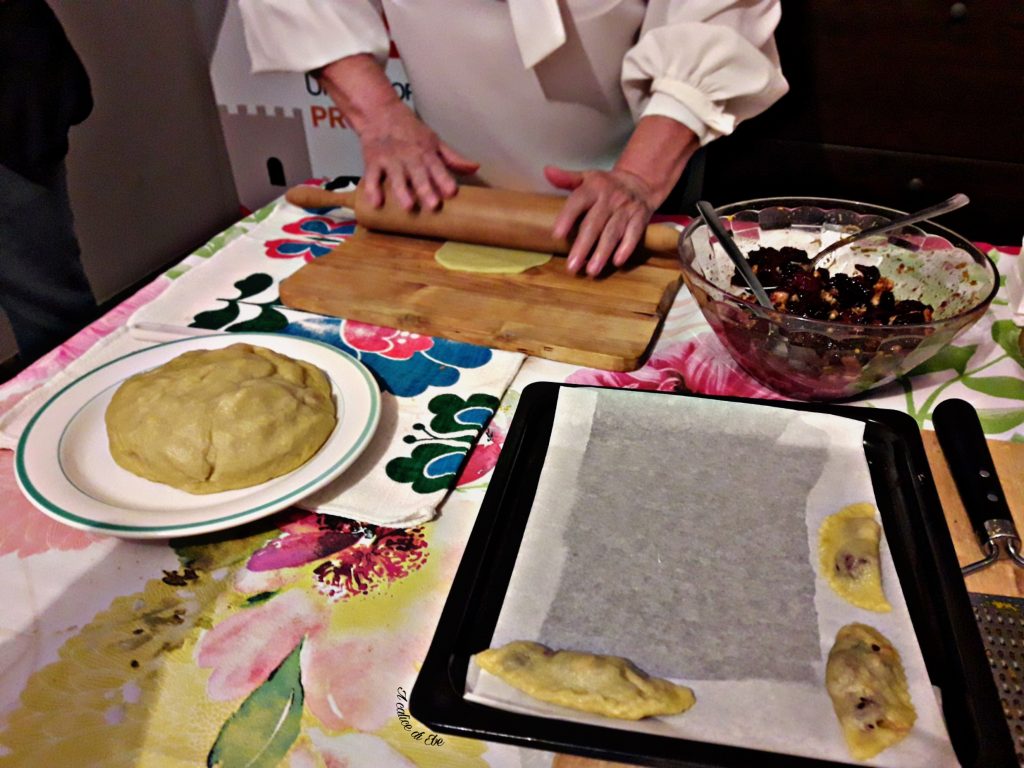 Preparazione delle pastatelle di Conversano (Ba)