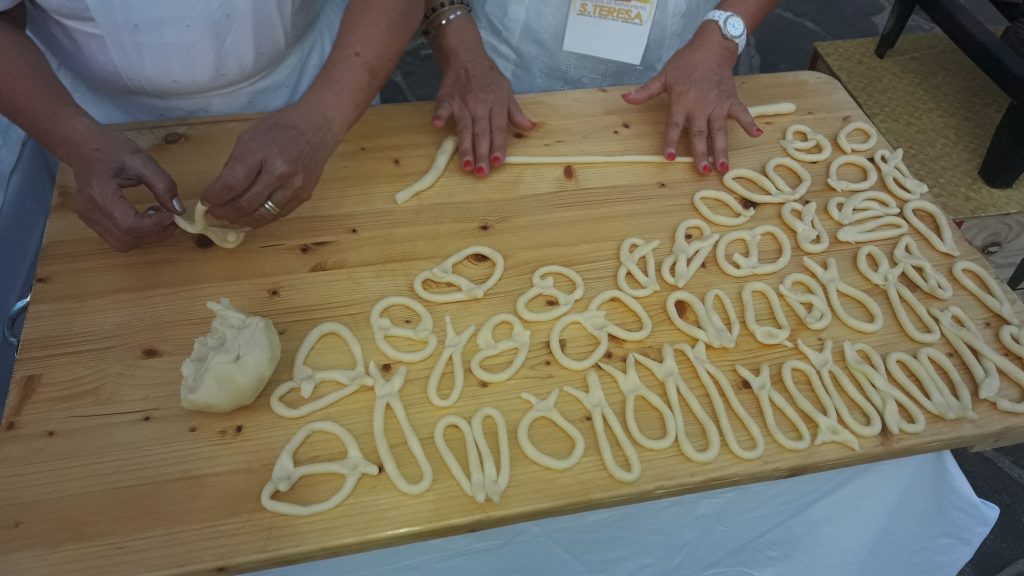 Squaratielli o 'fritti a vento' preparazione