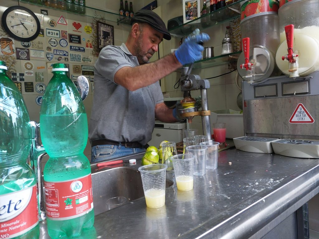 Limonata a cosce aperte Napoli