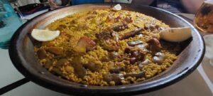 Coda mangiare a Valencia paella valenciana