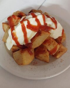 Cosa mangiare a Madrid: patatas bravas